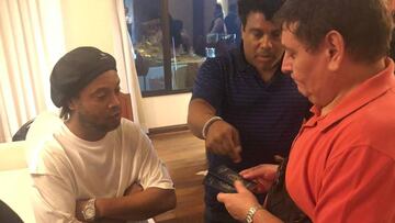 Ronaldinho sale sin cargos de la Fiscalía paraguaya