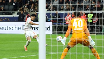 FRANKFURT AM MAIN, GERMANY - OCTOBER 04: Luis Diaz of Bayern Munich scores his team's third goal past goalkeeper Kaua Santos of Eintracht Frankfurt during the Bundesliga match between Eintracht Frankfurt and FC Bayern München at Deutsche Bank Park on October 04, 2025 in Frankfurt am Main, Germany. (Photo by Alexander Hassenstein/Getty Images)