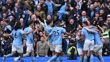 Los jugadores del City celebran el tercer gol.