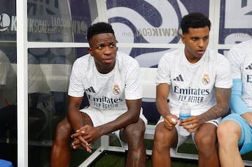 Vinicius y Rodrygo empezaron el partido desde el banquillo. los brasileños llegaron más tarde a la pretemporada y no tienen el mismo ritmo de entrenamiento que sus compañeros. 