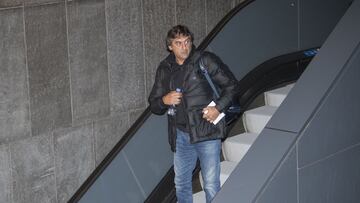 La leyenda de River, Enzo Francescoli, manager del club llegando a Madrid.