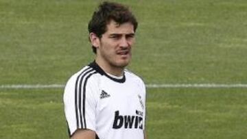 El portero del Real Madrid reiteró su deseo de que la próxima plantilla del equipo cuente con más futbolistas nacionales: "Jugadores como Villa, Silva o Mata, por ejemplo, se merecen una oportunidad en un equipo grande", dijo.