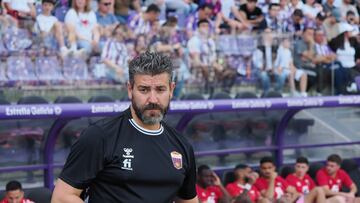 Valladolid 13/4/2024. 35 jornada de la liga HYPERMOTION  entre Real Valladolid CF - CD ELDENSE. 
Pezzolano y Fernando Estevez 
Photogenic/Miguel Ángel Santos