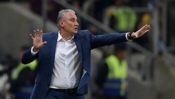 Tite durante el partido entre Brasil y Paraguay por cuartos de final de Copa Am&eacute;rica.