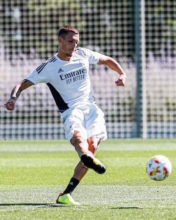 Rafa Marín, en un entrenamiento del Castilla.