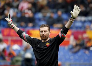 El guardameta jugó con el equipo romano tres temporadas entre 2013 y 2016. Disputó un total de 84 encuentros. 