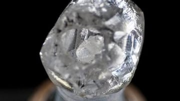 Hallan un rar¨ªsimo diamante con otro dentro