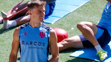 Dani Gómez, en un entrenamiento del Levante.