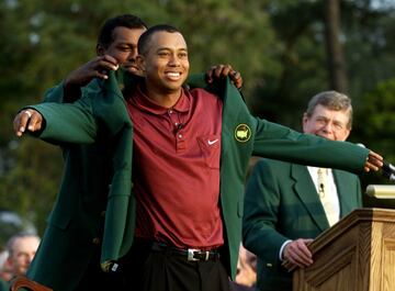 Tiger Woods, recibió la tradicional chaqueta verde de Vijay Singh. En esta ocasión se convirtió en el primer hombre en ganar los cuatro títulos principales profesionales seguidos de golf. 