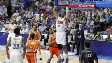 Gustavo Ayón ante el Valencia.