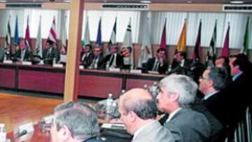 <b>MÁS DE TRES HORAS DE REUNIÓN. </b>La Asamblea Extraordinaria de la Liga decidió ayer "seguir dialogando con el Gobierno".