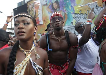 Usaint Bolt baila al ritmo del Carnaval de Trinidad y Tobago