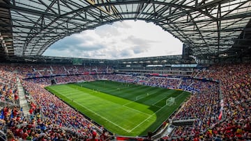 Capacidad: 25,000. Un diseño circular hace que la afición se sienta muy encima del terreno de juego. Tiene apenas siete años pero ya siente algo 'vintage'.