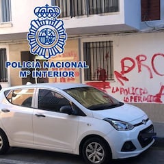 Un ‘camello’ es delatado en Cádiz por sus vecinos con una pintada: “Se vende droga aki”