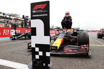 Verstappen ganó en un circuito Mercedes optando por la estrategia a dos paradas que le funcionó a Lewis en Barcelona. Además, la presencia de Checo entre los mejores forzó a Hamilton, que no pudo campar a sus anchas con estrategia libre. Triunfó el holandés, así inició su mejor racha esta temporada con el mexicano tercero. El motor Honda recién introducido empezaba a dar rédito a Milton Keynes.

