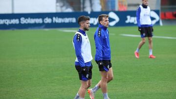 Iker Muñoz junto a Pablo Ibáñez en el entrenamiento de hoy.