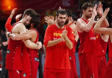 Los jugadores de España celebran el pase a la semifinal. 