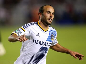 Landon Donovan, es el máximo goleador en la historia de la Mayor League Soccer con un total de 145 tantos. La leyenda del fútbol de los Estados Unidos es también el mayor anotador en la historia de la selección. Sus primeros goles en la MLS los hizo con el San Jose Earthquakes, club con el que debutó a nivel profesional después de un breve paso por las inferiores del Bayer Leverkusen, anotando en 32 ocasiones para los Quakes. Después toda su carrera en la MLS la hizo con Los Angeles Galaxy, aunque con periodos interrumpidos en los que jugó prestado en el Bayer Leverkusen, Bayern Múnich, y el Everton. En el Galaxy logró imponer su marca gracias a los 113 goles que consiguió en 11 temporadas. 