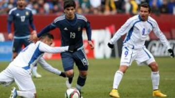 Banega, en el encuentro ante El Salvador.