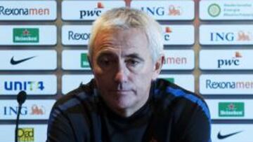 Van Marwijk seguirá como seleccionador hasta 2016