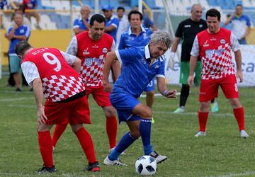 Ambos fueron los protagonistas de un partido organizado por ESPN en El Salvador para celebrar el 60 aniversario del excadista Mágico. Se midieron en el Mundial de España de 1982 en Alicante.