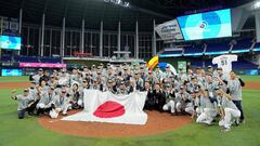 MIAMI, FLORIDA - MARCH 21: Team Japan poses for a photo after defeating Team USA 3-2 during the World Baseball Classic Championship at loanDepot park on March 21, 2023 in Miami, Florida.   Eric Espada/Getty Images/AFP (Photo by Eric Espada / GETTY IMAGES NORTH AMERICA / Getty Images via AFP)