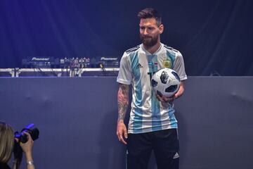 Messi fue la figura central de la presentación del Telstar 18.