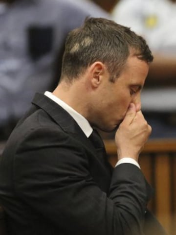 Oscar Pistorius fue condenado a cinco años de cárcel por el asesinato de su novia.