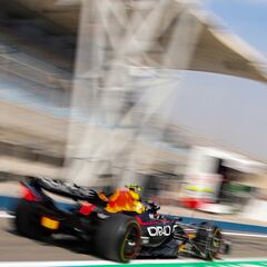 When does the F1 pre-season start and where is it?