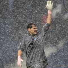 El traje de Casillas que parece un chubasquero en Champions