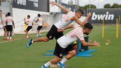 El Valencia entrena con Rodrigo como único delantero