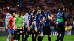 MADRID, 13/03/2024.- Los jugadores del Inter tras caer en la tanda de penaltis en el partido de vuelta de los octavos de final de la Liga de Campeones que Atlético de Madrid e Inter de Milán han disputado hoy miércoles en el estadio Metropolitano. EFE/Juanjo Martín.
