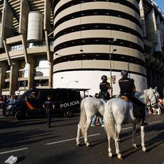 La Policía pilló a 27 ultras del Madrid con palos y puños americanos antes del derbi