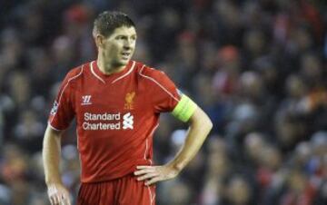 Steven Gerrard, el ex jugador del Liverpool nació en la mítica ciudad de Inglaterra y afirmó que sueño era morir en Anfield. "Nací en Anfield y quiero morir en Anfield". 16 años duro el volante en el equipo inglés. Tuvo ofertas del Madrid y Barcelona, nunca las aceptó