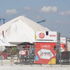 Así se prepara la salida de la Vuelta en las salinas de Torrevieja