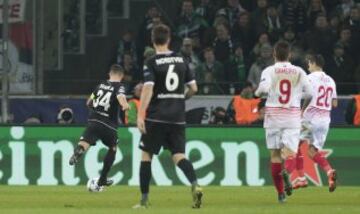 1-0. Stindl anotó el primer tanto con un centro-chut de Xhaka.
