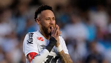 Soccer Football - Brasileiro Championship - Santos v Fortaleza - Estadio Urbano Caldeira, Santos, Brazil - November 1, 2025 Santos' Neymar reacts REUTERS/Marcelo Machado De Melo TPX IMAGES OF THE DAY