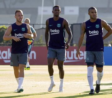 Barcelona trained at UCLA in Los Angeles. Arthur, Semedo and Rafinha