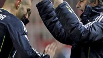 <b>EL DELANTERO.</b> Benzema marcó un golazo que dio la victoria al Madrid en Sevilla.