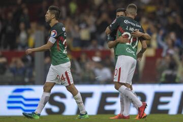 Hace una semana América parecía desinflarse en el cierre del Clausura 2018. Sin embargo, este fin de semana logró un triunfo en los minutos finales y una combinación de resultados que lo dejó como segundo lugar de la clasificación. Por su puesto la historia de las ‘Águilas’ dicta que saben lo que es ganar liguillas y deben ser puestos como uno de los rivales a seguir en la fiesta grande. Pero por otra parte, su funcionar dentro del terreno de juego aún no da todas las certezas a sus aficionados después de la fase regular.