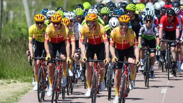 Los corredores del Uno-X Pro Cycling Team, durante una etapa del Tour de la Mirabelle.