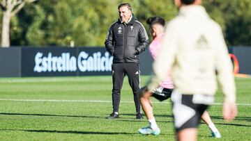 El entrenador portugués Carlos Carvalhal, durante un entrenamiento del Celta.