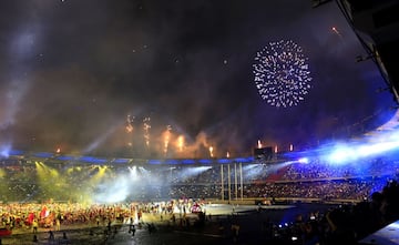 Vista general de los juegos pirotécnicos durante la ceremonia de clausura de los XXIII Juegos Centroamericanos y del Caribe hoy, viernes 3 de agosto de 2018, en el estadio Metropolitano Roberto Meléndez, en Barranquilla (Colombia). Barranquilla despide oficialmente la edición 23 de los Juegos Centroamericanos y del Caribe que dejaron a México como el país vencedor con 132 oros, a Cuba en segundo puesto con 102 y la delegación anfitriona, Colombia, en tercer lugar con 79. 