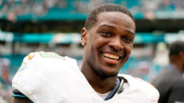 MIAMI GARDENS, FLORIDA - OCTOBER 08: De'Von Achane #28 of the Miami Dolphins celebrates after defeating the New York Giants at Hard Rock Stadium on October 08, 2023 in Miami Gardens, Florida.   Rich Storry/Getty Images/AFP (Photo by Rich Storry / GETTY IMAGES NORTH AMERICA / Getty Images via AFP)