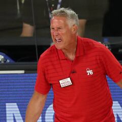 Los 76ers procesan la derrota y despiden al técnico Brett Brown