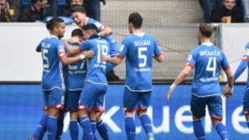 Hoffenheim de Vargas triunfa y sigue luchando en Alemania