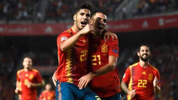 Asensio y Ceballos celebran uno de los goles del balear.