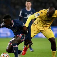 Éder Balanta cae goleado ante el PSG y se queda fuera de Europa