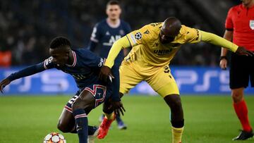 Éder Álvarez Balanta, volante del Brujas de Bélgica cayó goleado ante el PSG y se despidió de la Champions League y quedó sin chance de ir a Europa League