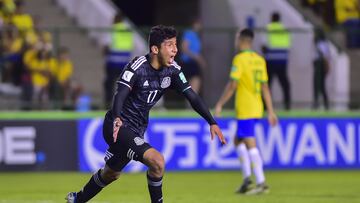 Bryan González festeja un gol con el Tri en contra de Brasil.